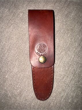 Muskrat Knife & Leather Sheath with Embossed Logo - Brown